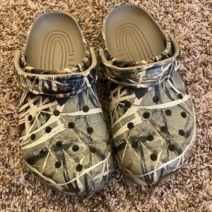 Women’s Size 9 CAMO CROCS